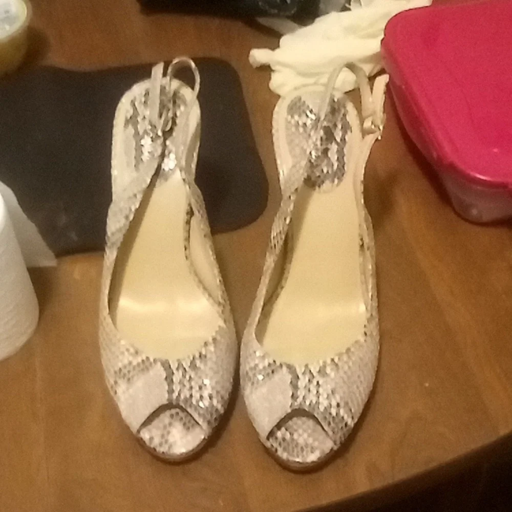 Shoes - Picture 1 of 3
